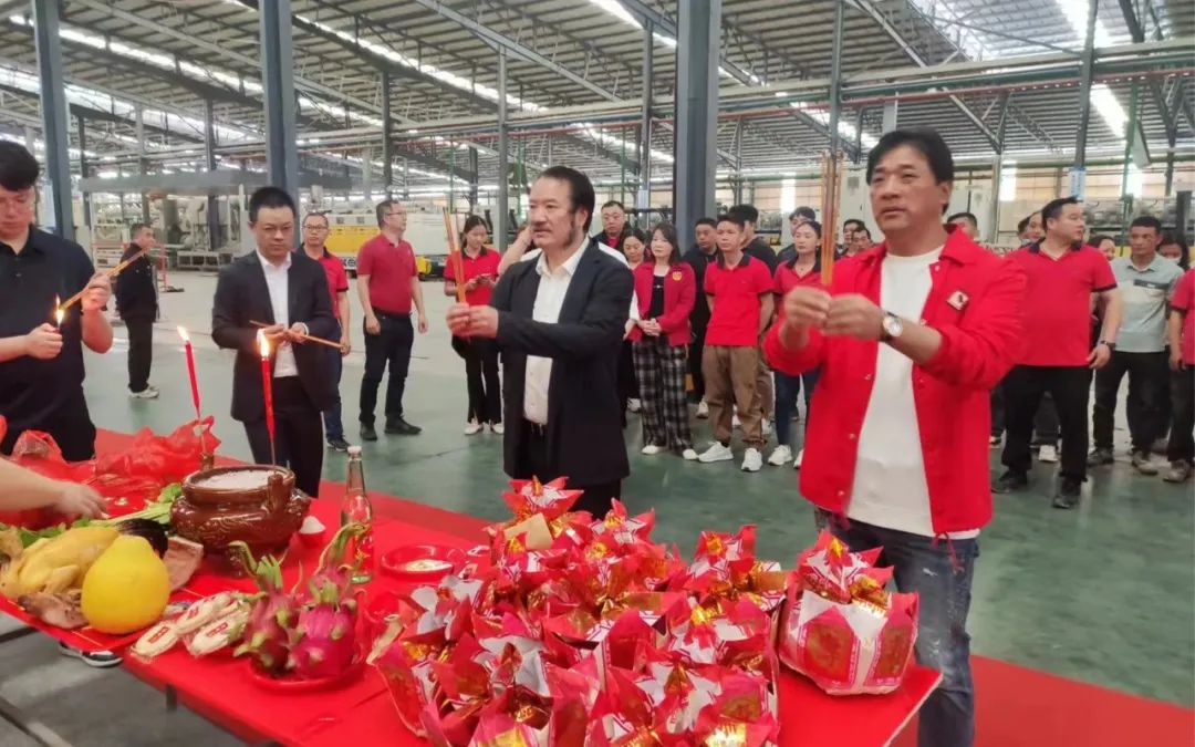 薪火升騰 · 燃起新程｜熱烈祝賀將軍陶瓷集團智造生產(chǎn)基地今日盛大點火(圖2)